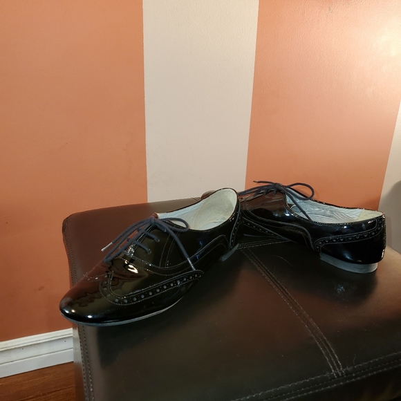 Clarks Black Patent Leather ladies Brogues - Picture 8 of 9